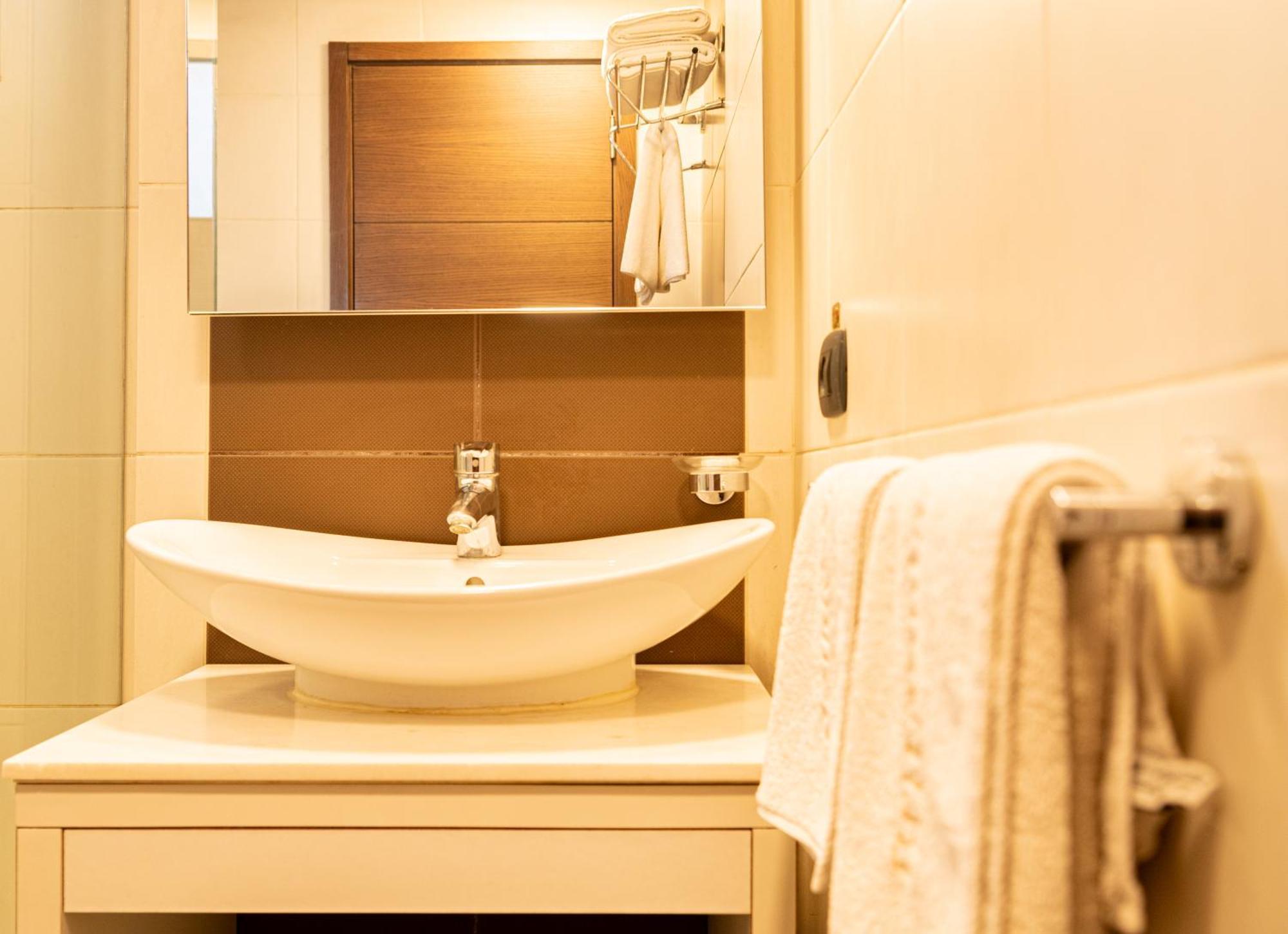 Britannia Suites Beirut Eksteriør bilde